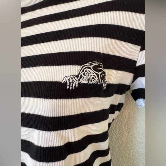 Lurking Class Stripe Crop Top Size L - Picture 2 of 3